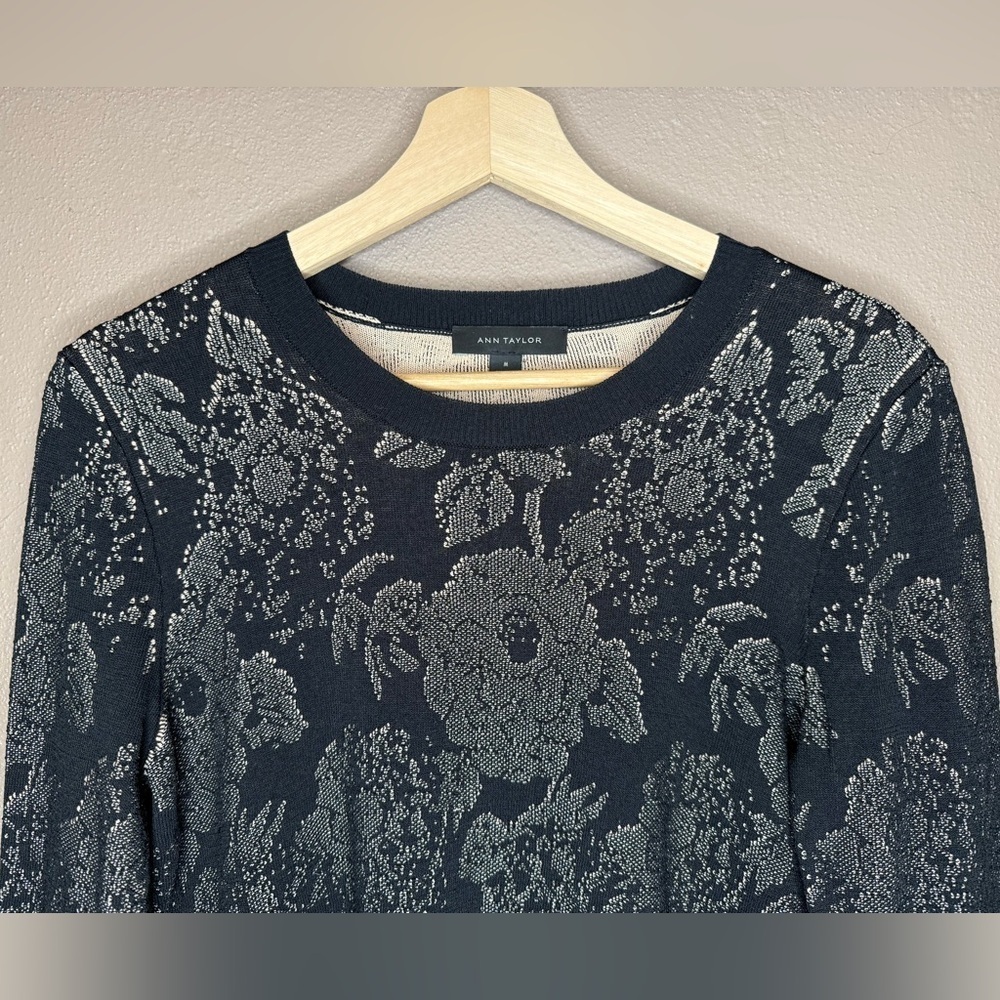 Ann Taylor Black and Cream Floral Patterned Crew Neck Sweater Size Medium Boho - Picture 6 of 16